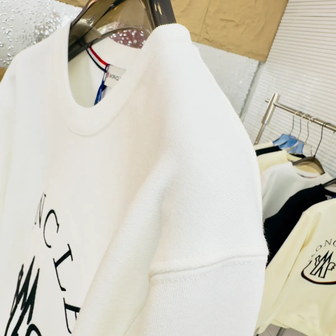 ： 🤳𝐌𝐎𝐍𝐂𝐋𝐄𝐑 ：☑️ 440 👕 ：☑️ 1*1 。🔜 。 ：☑️ 3D ，🇧🇫 1：1 。 ， ， ！🇲🇩 ！ Size：☑️S 〰️M 〰️L 〰️XL 〰️XXL